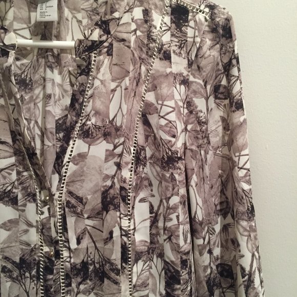 H&M Floral Black and White 3/4 Sleeve Shirt - Picture 4 of 7